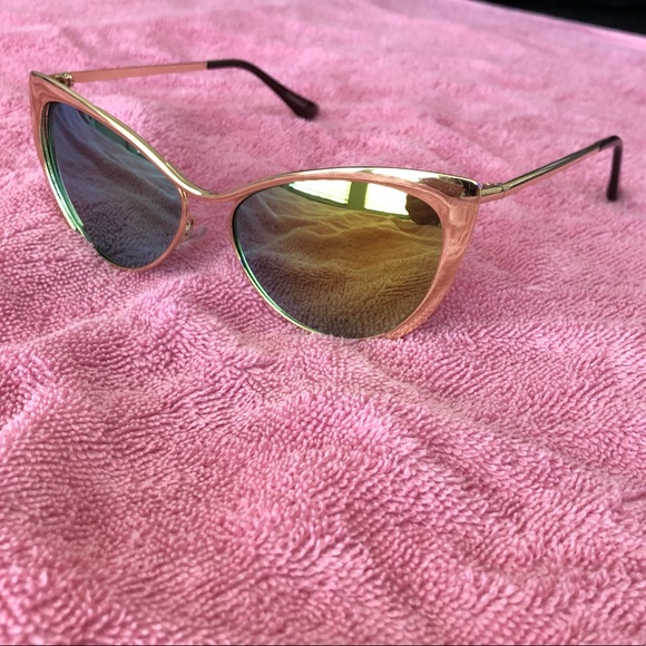 Fandia Accessories - 🛍 Fandia Cateye Sunglasses